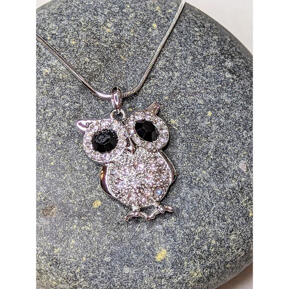 Large Owl Necklace White Gold Plated Pendant with Crystals - Picture 4 of 9